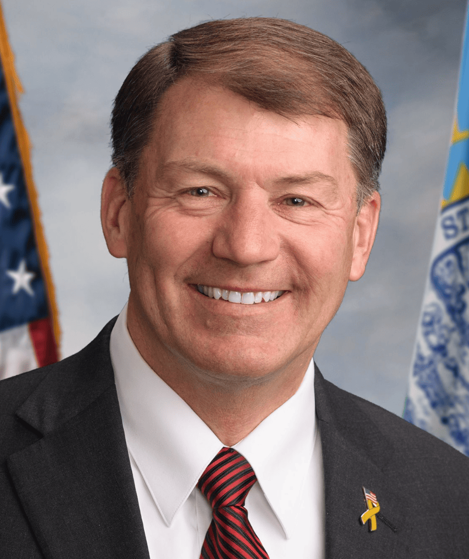 Head and should image of Mike Rounds Noem