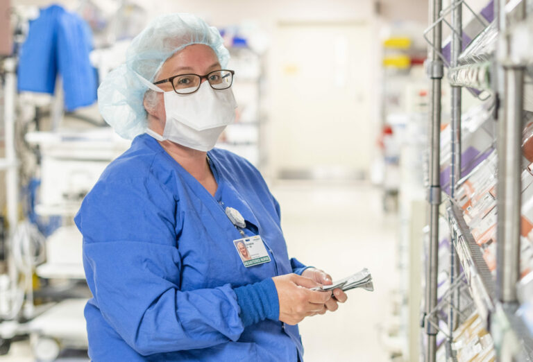 Image of a health care worker providing COVID-19 care.