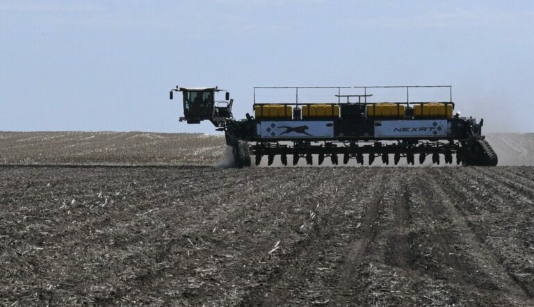 The Nexat machine with the planting application is being used to plant in Edmunds County. Aberdeen Insider photo by Scott Waltman