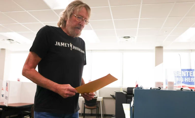 Sioux Falls voter Perry Steilow is among thousands opting to vote early ahead of the 2022 general election. Dakota Scout photo by Joe Sneve
