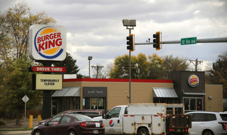 The sign in front of Burger King on 6th Avenue says "temporarily closed." Aberdeen Insider photo by Symmone Gauer