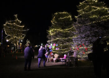 The Central Park tree lighting ceremony was Thursday, Nov. 16 and featured two places set up for photos. Aberdeen Insider photo by Elisa Sand