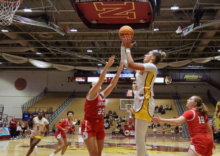 NSU WBB Maddie Bragg jump shot