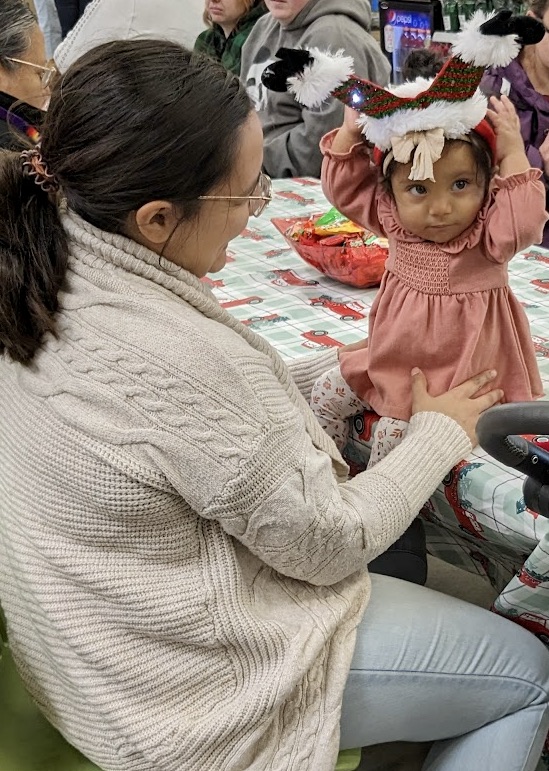 Officers Help Kids Gather Christmas Presents During Shop With A Cop ...