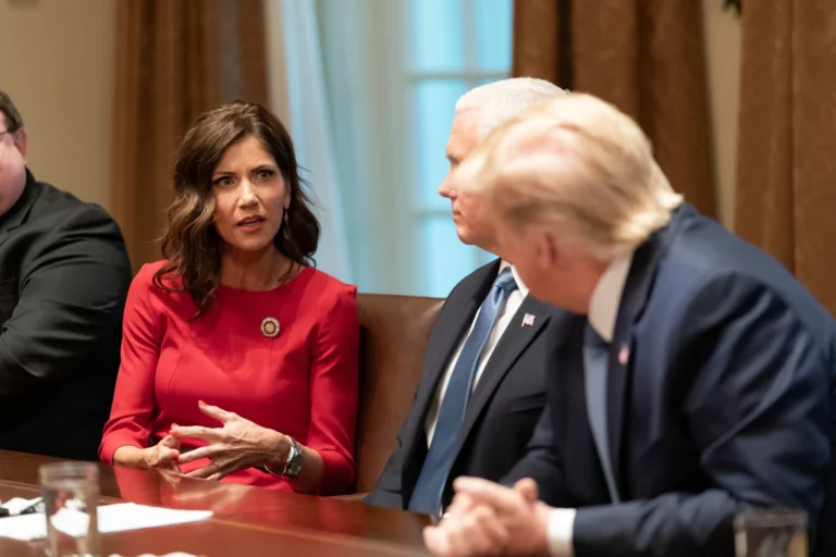 Kristi Noem Donald Trump