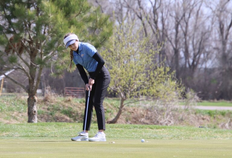 CHS GGOLF Olivia Braun putt