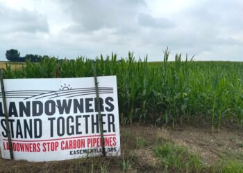 New Summit Carbon Solutions CEO teases ‘updates’ to business plan in letter to landowners 3 A sign urging landowners to stand together against eminent domain and carbon pipelines appears July 20, 2024, along Highway 11 in Lincoln County south of Sioux Falls, S.D. The issue has gained prominence in South Dakota as Summit Carbon Solutions seeks a permit for a network of carbon capture pipelines. South Dakota News Watch photo by Stu Whitney.