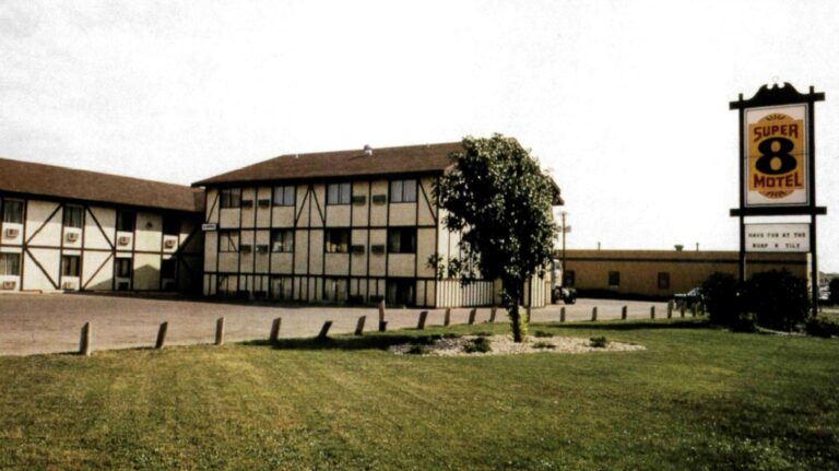 The first Super 8 Motel opened at 2405 Sixth Ave. S.E. in Aberdeen in 1974. Photo courtesy of Super 8.