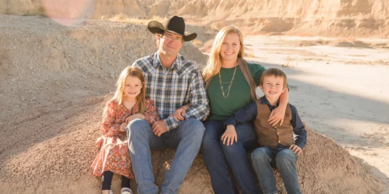 Charles and Heather Maude with their children. The couple is was a fight against the federal government over a land dispute, but charges against the Maudes have been dismissed. Phot. courtesy of Elsie Fortune Photography.