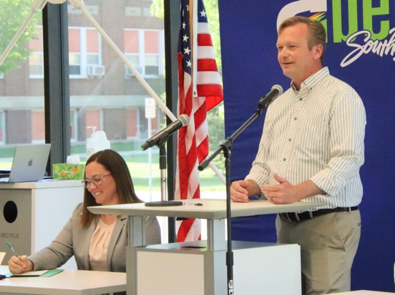 Southwest District candidates Nicole Schutter and Talmage Ekanger discussed their viewpoints on a variety of topics Monday, May 12 during a candidate forum. Aberdeen Insider photo by Elisa Sand.