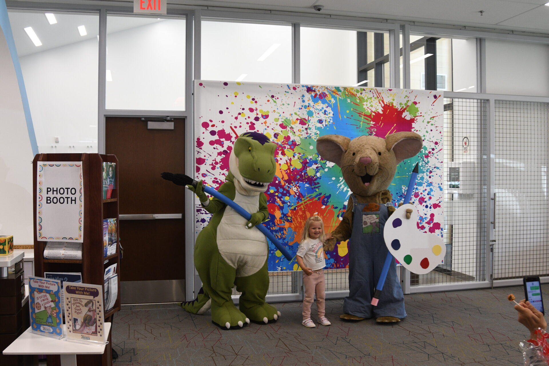 Gallery: Kids summer reading program kicks off at K.O. Lee Aberdeen Public Library 3 Kids at the kickoff event for the K.O. Lee Aberdeen Public Library's youth summer reading program had the chance to have their photos taken in characters from "If You Gave a Mouse a Cookie" and "How do Dinosaurs." Aberdeen Insider photo by Annie Scott.