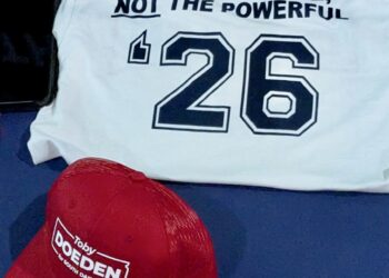 Toby Doeden, an Aberdeen businessman and Groton native, had shirts and caps available for supporters as he announced his candidacy for governor of South Dakota on Wednesday, April 28 at the Wylie Park Pavilion in Aberdeen. Aberdeen Insider photo by Scott Waltman.