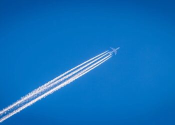 Contrails left by aircrafts are often the subject of criticism by those concerned with chemtrails. Photo courtesy of Upsplash.