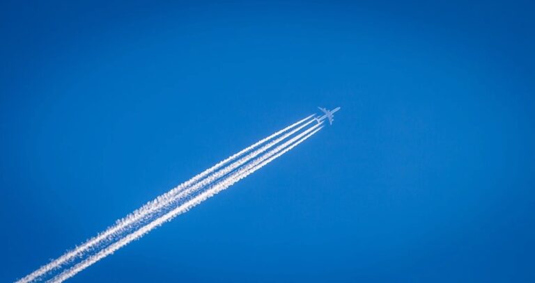 Contrails left by aircrafts are often the subject of criticism by those concerned with chemtrails. Photo courtesy of Upsplash.