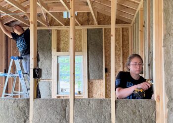 Gabbie Vilanova, left, and Sabrina Smith work on building out an animal shelter at Safe Harbor in Aberdeen on Sunday, Aug. 10. Aberdeen Insider photo by Elisa Sand.