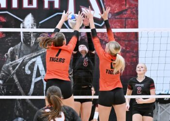 Aberdeen Christian's Sawyer Schwan battles Ipswich's Natalie Crissman, left, and Karlie Weisser for control of the ball at the net during the first set of their match Tuesday, Oct. 21 at the Aberdeen Christian Gym. Christian defeated Ipswich in four sets. Aberdeen Insider photo by Robb Garofalo.