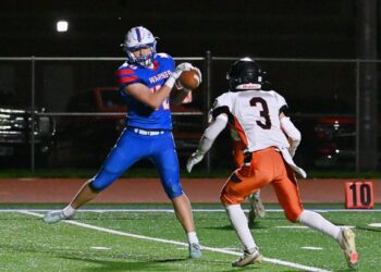 Warner's Alec Mikkelsen comes down with a catch in front of Howard's Kolt Becker during the first quarter of their Class 9A quarterfinal playoff game Thursday, Oct. 30 at BankNorth/Dial-A-Move Field in Warner. Mikkelsen scored on the play, but Howard won, 28-21. Aberdeen Insider photo by Robb Garofalo.