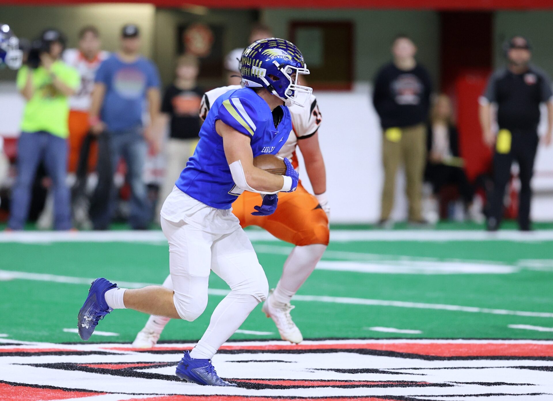 Sports roundup: Aberdeen Wings split fifth-straight weekend series, remain in first 3 Wall's Jace Mohr carries the ball against Howard in the Class 9A high school football state championship game Friday, Nov. 14 at the DakotaDome in Vermillion. Mohr had 211 yards rushing in a 60-6 win. Photo courtesy South Dakota Public Broadcasting.