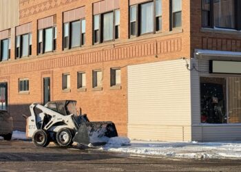 Clearing of sidewalks continued into the afternoon of Monday, Dec. 1 after more than 8 inches of weekend snow. Aberdeen Insider photo by Elisa Sand.