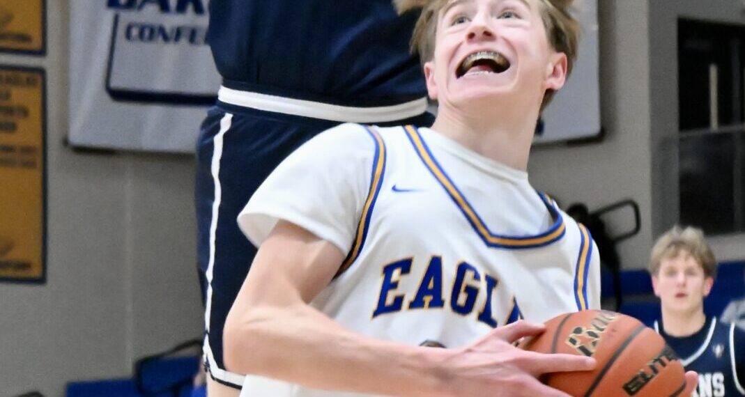 Aberdeen Central forward Turner Bergan drives to the hoop while Tea's Lane Sieber leaps in an attempt to block the shot in the Titans' 64-43 triumph on Saturday, Jan. 17 at Golden Eagles Arena. Aberdeen Insider photo by Scott Waltman.