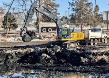 City workers clear sediment, sludge and other debris out of Moccasin Creek near 10th Avenue Southeast the afternoon of Friday, Jan. 30. Aberdeen Insider photo by Scott Waltman.