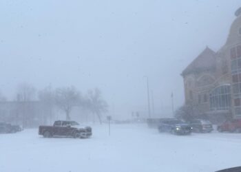 Plowing of Aberdeen streets begins Thursday morning, classes to start two hours late 2 Blowing snow makes for limited visibility on Wednesday, Feb. 18. Aberdeen Insider photo by Elisa Sand.