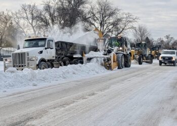 Aberdeen crews work to clear North Main Street the morning of Friday, Feb. 20 after a blizzard with high winds on Wednesday, Feb. 18 drifted in many people. Aberdeen Insider photo by Scott Waltman.