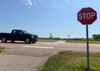 This city recreation trail at U.S. Highway 281 near Wylie Park could see the addition of a pedestrian-activated crossing light. The South Dakota Department of Transportation is looking to add that to its list of highway improvement projects for 2028. Aberdeen Insider photo by Elisa Sand.