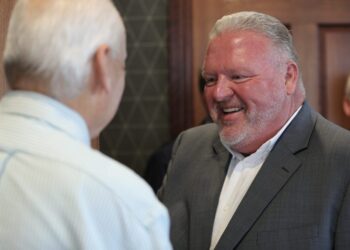 Republican candidate for governor Toby Doeden, an Aberdeen businessman, speaks with members of the South Dakota NewsMedia Association on June 11 in Sioux Falls. South Dakota Searchlight photo by Joshua Haiar.