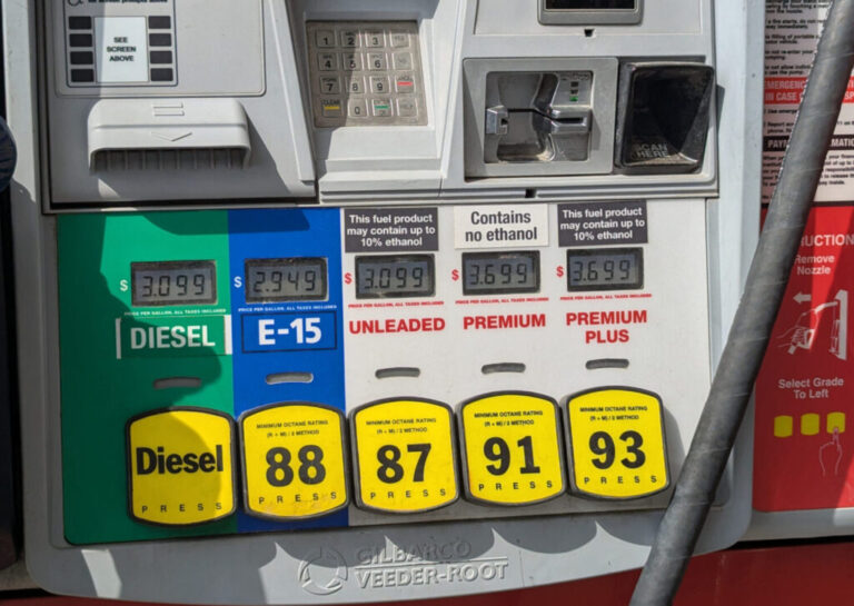 A fuel pump that includes E15. The South Dakota congressional delegation is optimistic that year-round, nationwide sales of E15 could soon be approved. South Dakota Searchlight photo by John Hult.